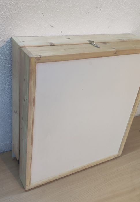 Сгъваем стенен повивалник за бебе – правен по поръчка