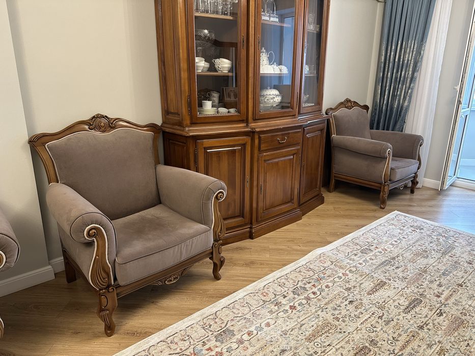 Продается диван и 2 кресла