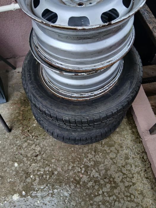 Anvelope Firestone cu jante tabla