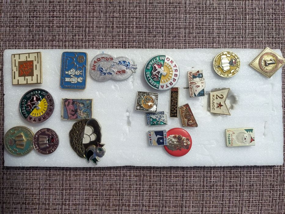 Продам значки времён СССР