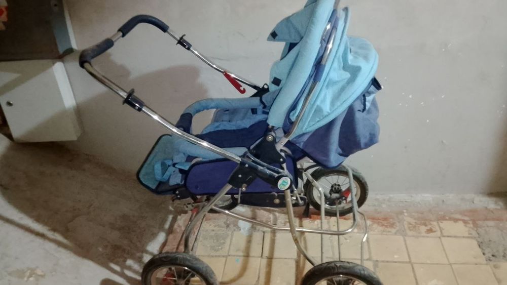 Коляска для малышей