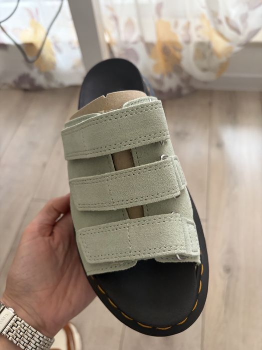 Чехли Dr. martens