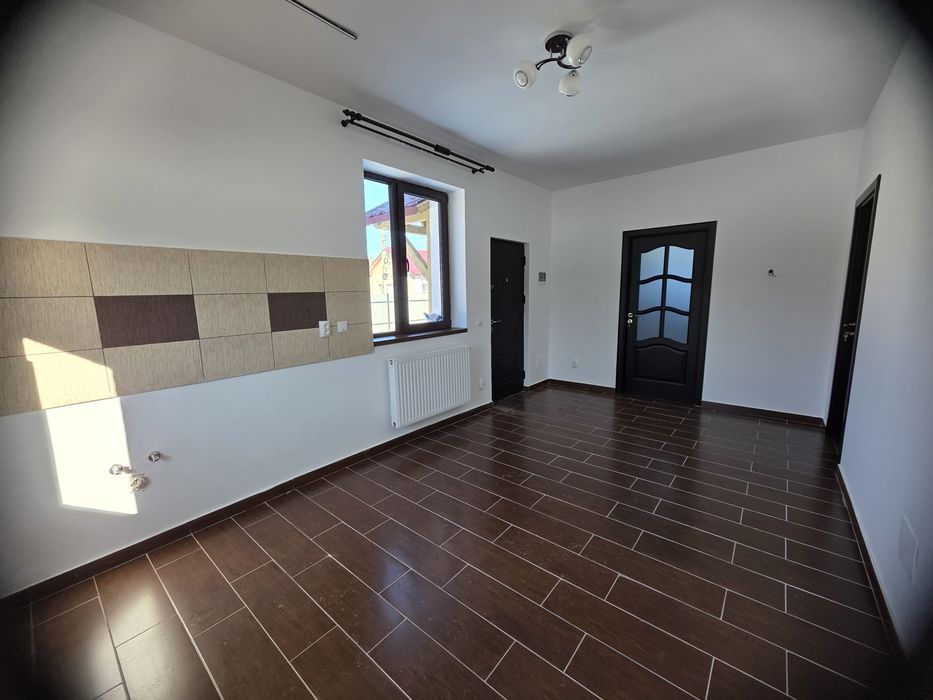 Vând casă din cărămidă