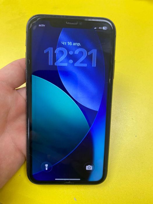 Продам айфон 11