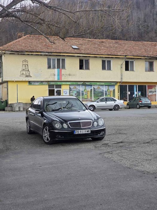 Mercedes E270 Avantgarde черен