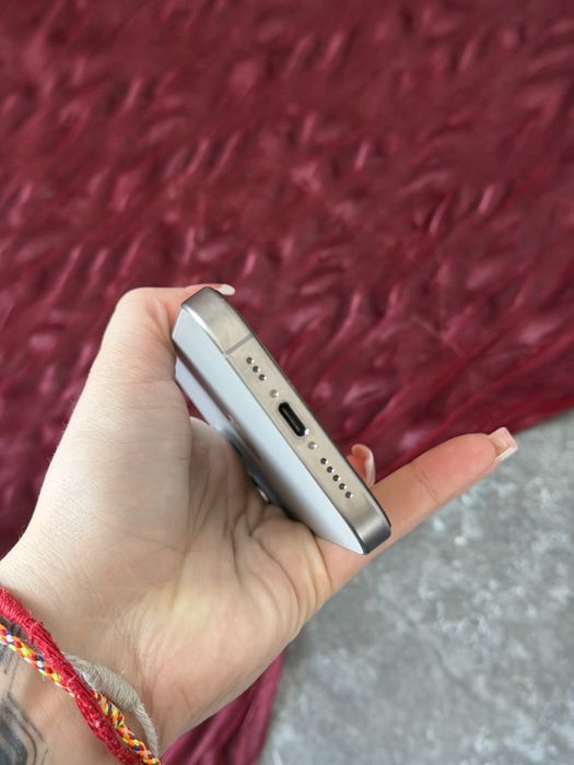 Продам Iphone 15 pro на 512гб