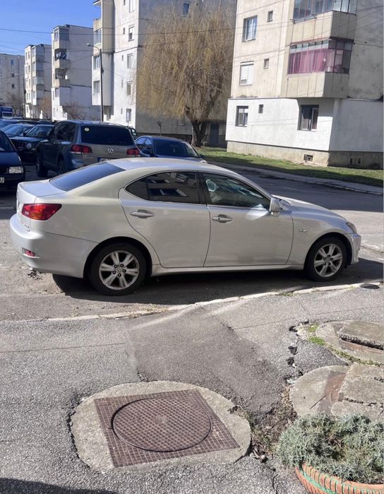 De vanzare Lexus is 220