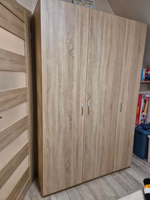 Гардероб от масивна дървесина - поръчков