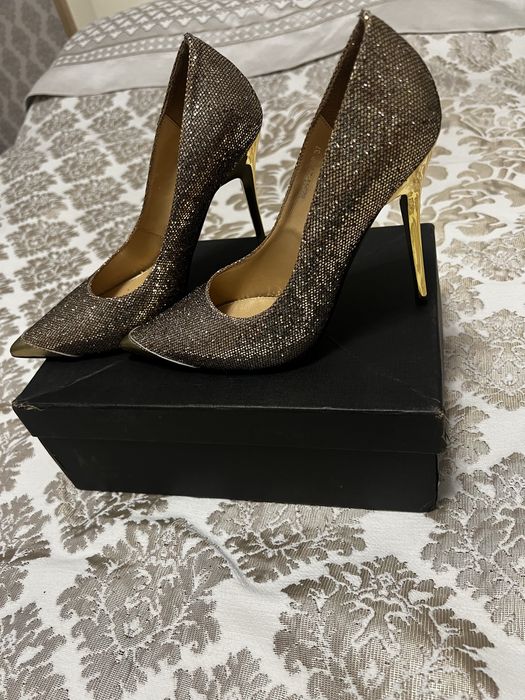 Туфли в золотом цвете