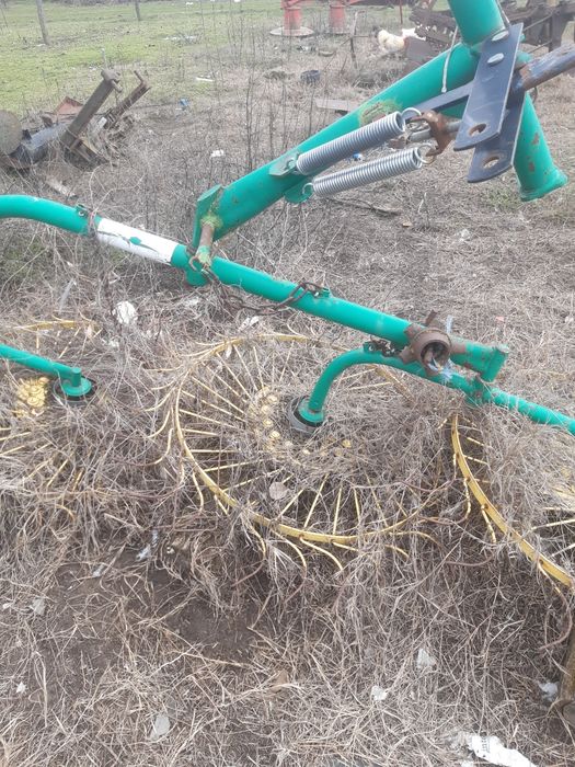 Greblă și cositoare de vânzare.