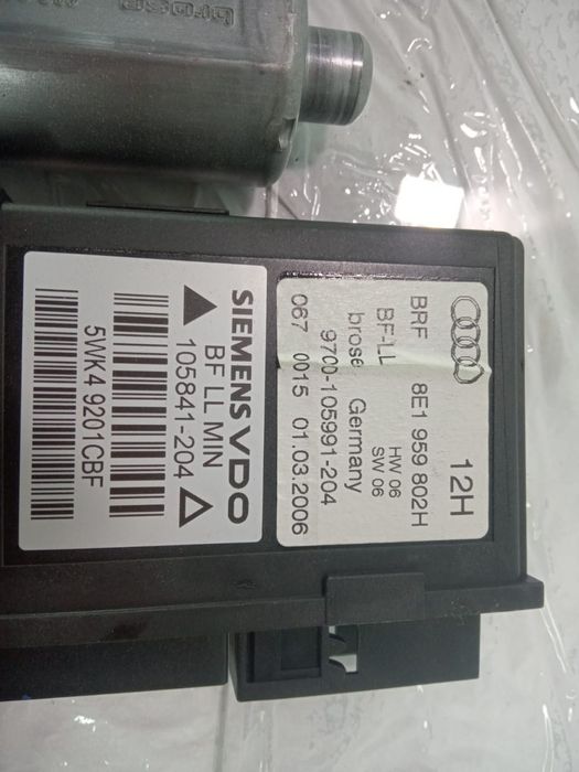 Motoras macara dreapta fata 8e1959802h Seat Exeo 1