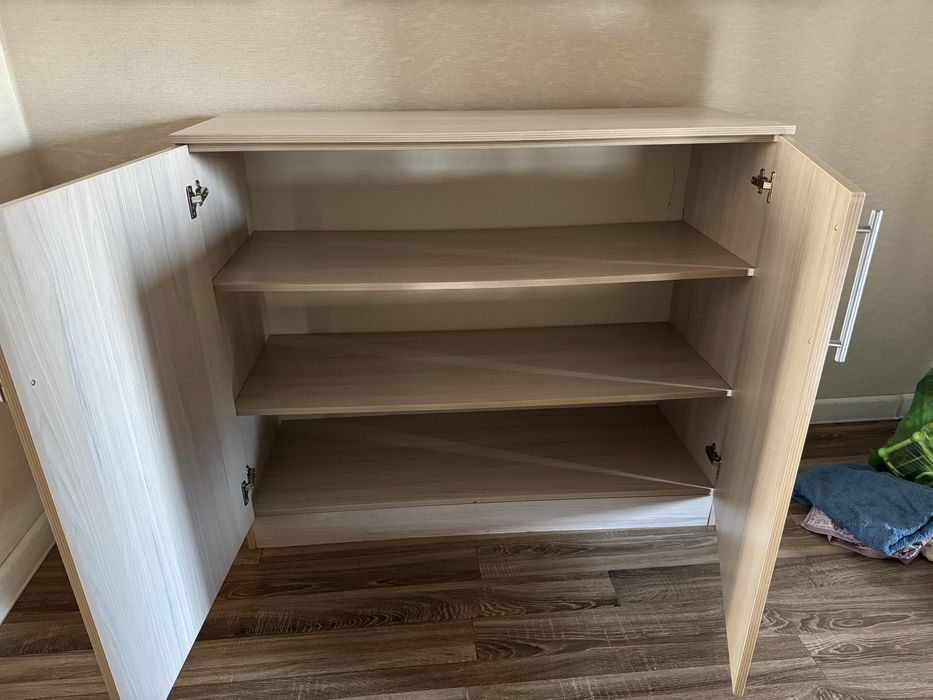 Комод  бежевого цвета