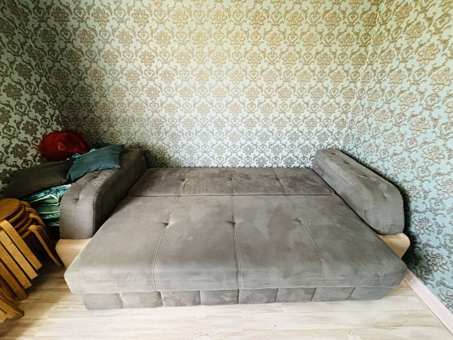 Продам диван серого цвета