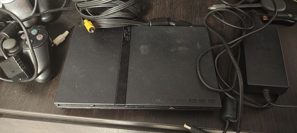 Ps2 cu 2 manete si jocuri originale