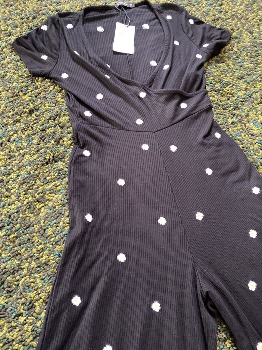 Salopeta “Stradivarius” neagra, cu model floral