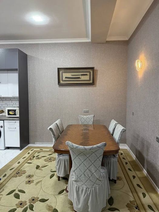 4-х комнатная квартира. Две комнаты на 1 этаже и две на мансарде AU