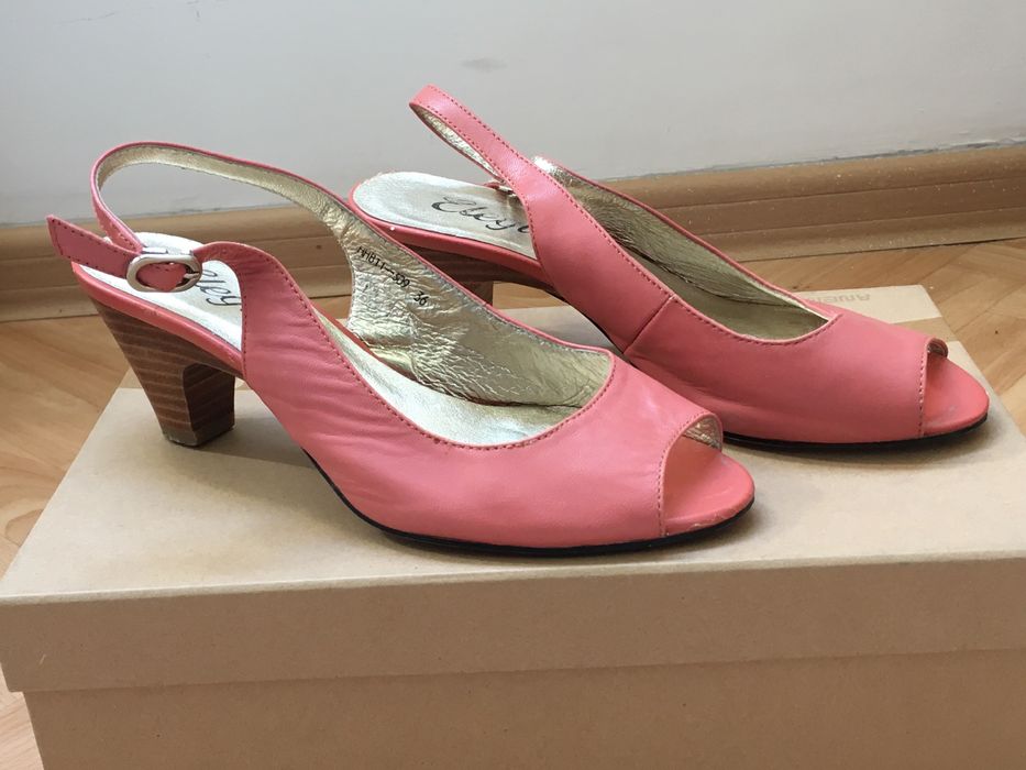 Продам женские туфли