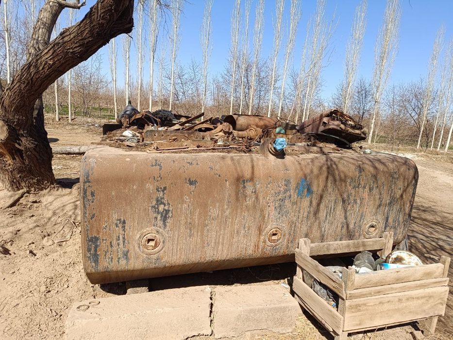 Бак тепловоз сотилади