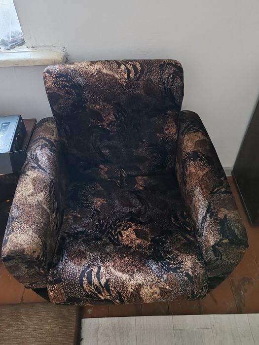 Продам два дивана