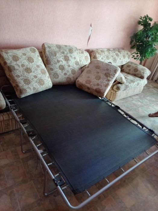 2 дивана и одно кресло