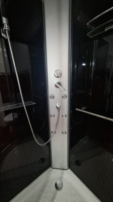 Cabina de dus cu hidromasaj