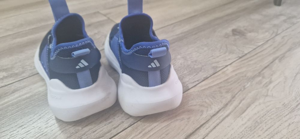 Маратонки Adidas, 33 номер