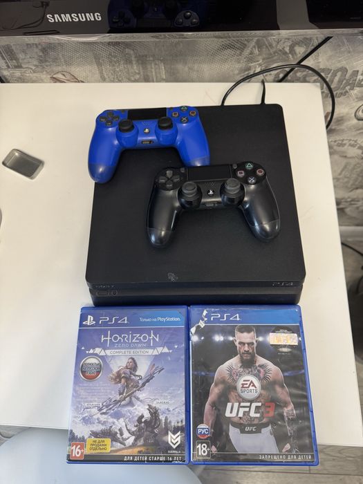 Продам приставку Sony Playstation 4