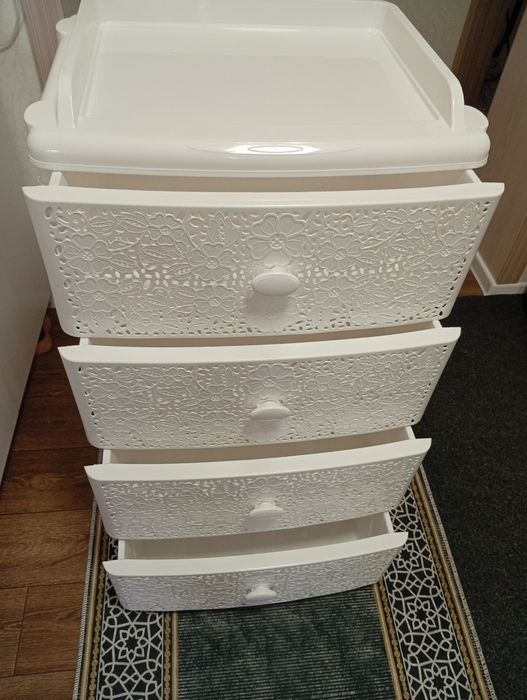 Продам пластиковый комод