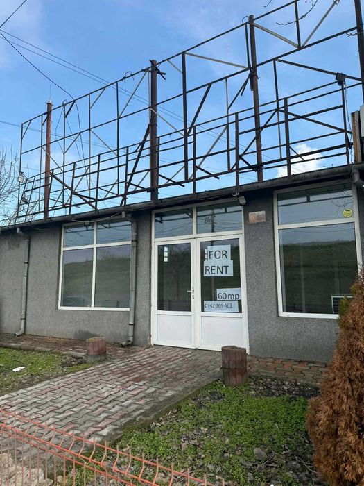 Spatiu stradal 60 mp de INCHIRIAT