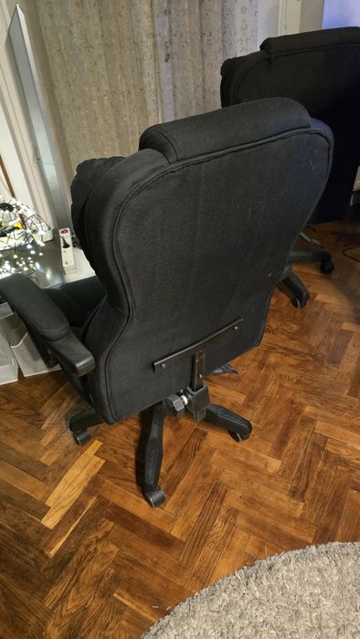 Vând doua scaune de birou