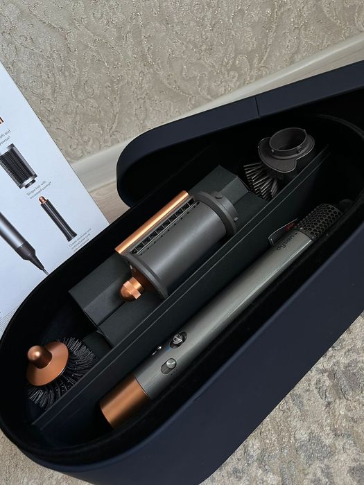 Продам дайсон  оригинал