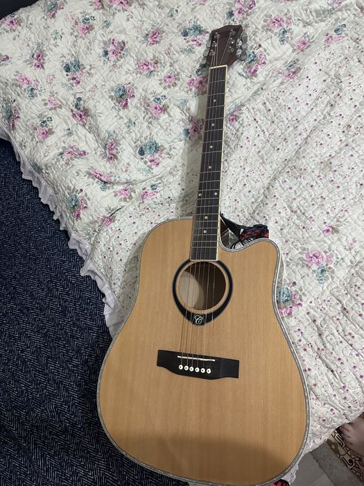 Гитара. Пользовалась очень мало