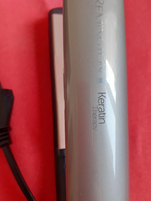 Placa de indreptat parul Remington keratin protect