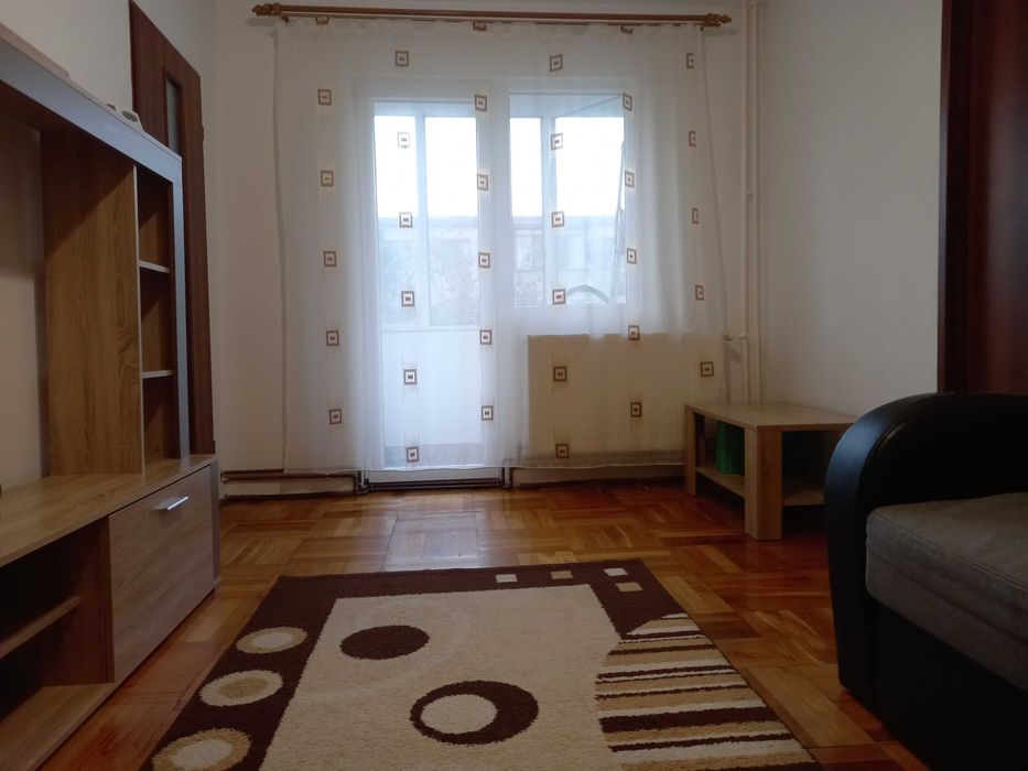 Apartament cu 3 camere de inchiriat