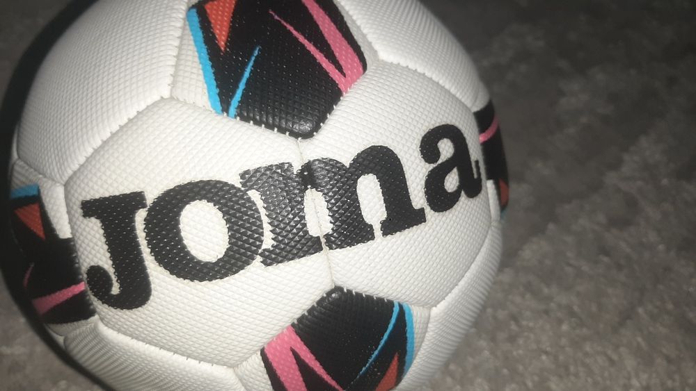 Футбольный мяч от JOMA.