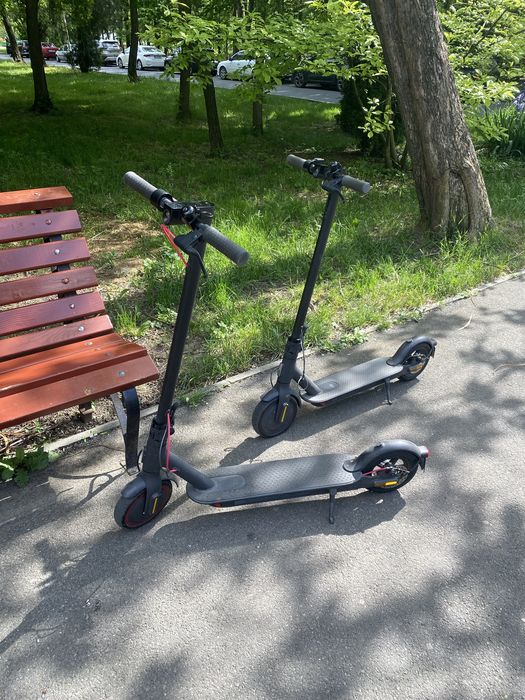vand 2 trotinete Xiaomi (20km/h si 25km/h)
