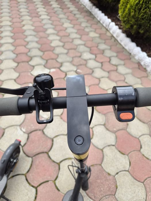 Vand două trotinete electrice Xiaomi