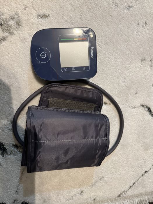 Vând tensiometru Beurer BM 25, cu port USB-C, manseta pentru 22-42 cm