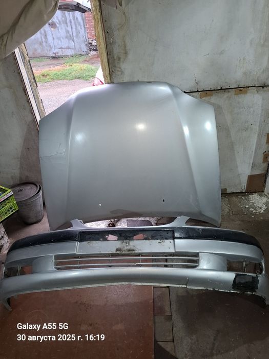 Капот и бампер на тойота авенсис