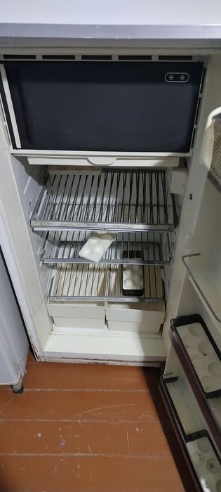 Холодильник сотилади