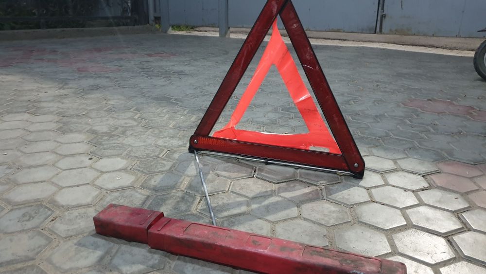 Дорожный аварийный знак