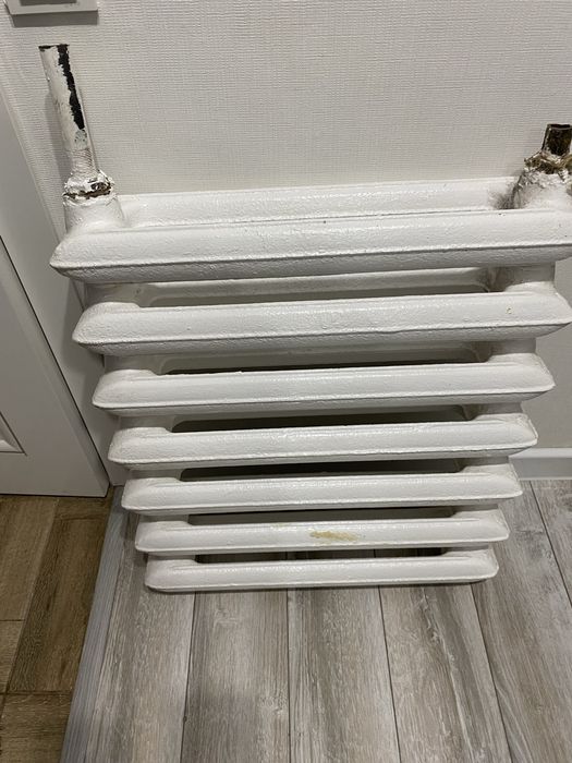 Продам чугунную батарею
