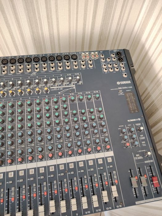 Микшерный пульт Yamaha