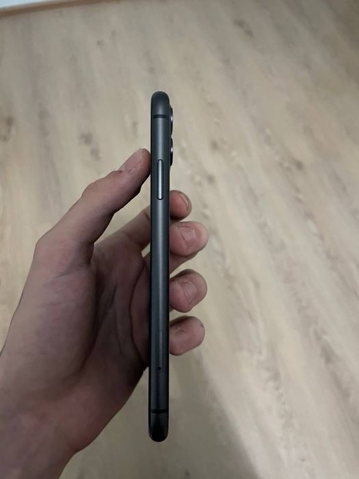 продам айфон 11.