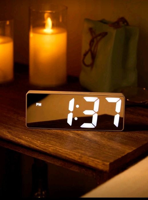 Ceas deșteptător electronic cu ecran LED