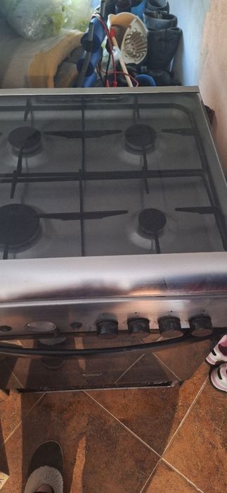 aragaz  pe gaz inox Hotpoint Ariston