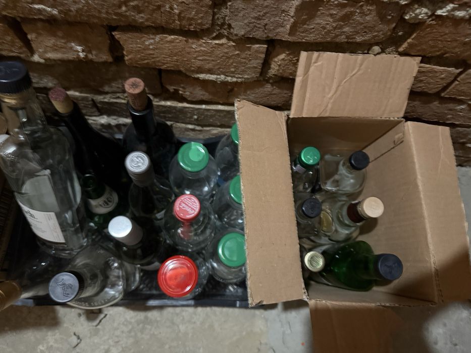 Стъклени бутилки различни