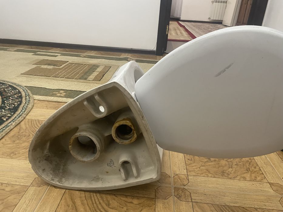 Продам 2 унитаза за 5000 тенге