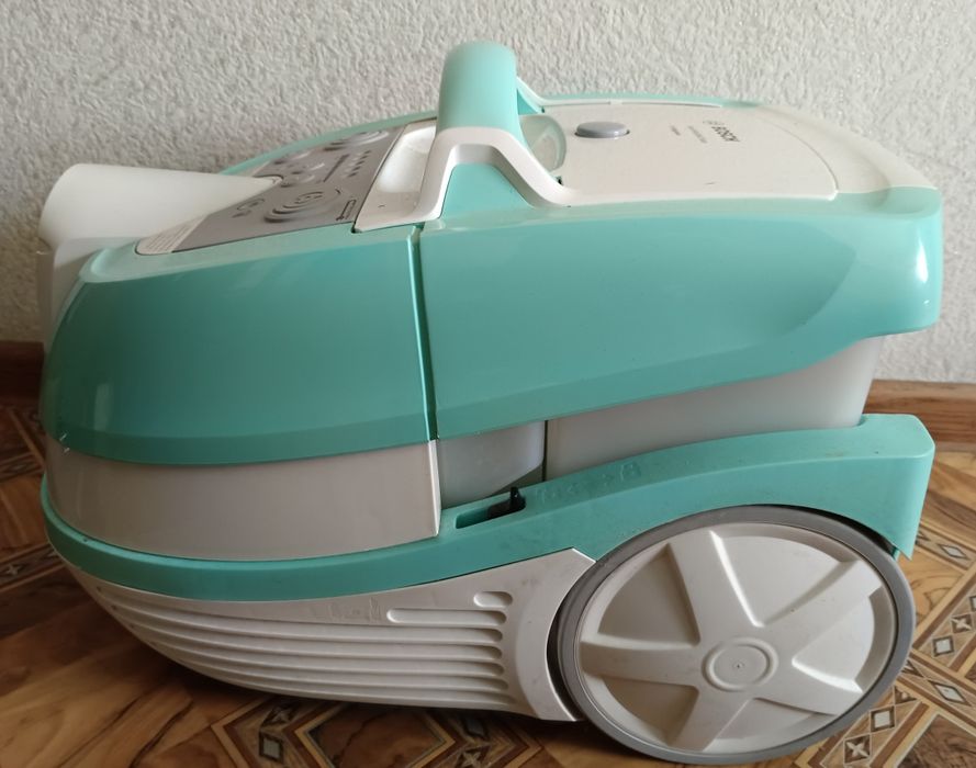 Пылесос моющий Bosch Serie 4