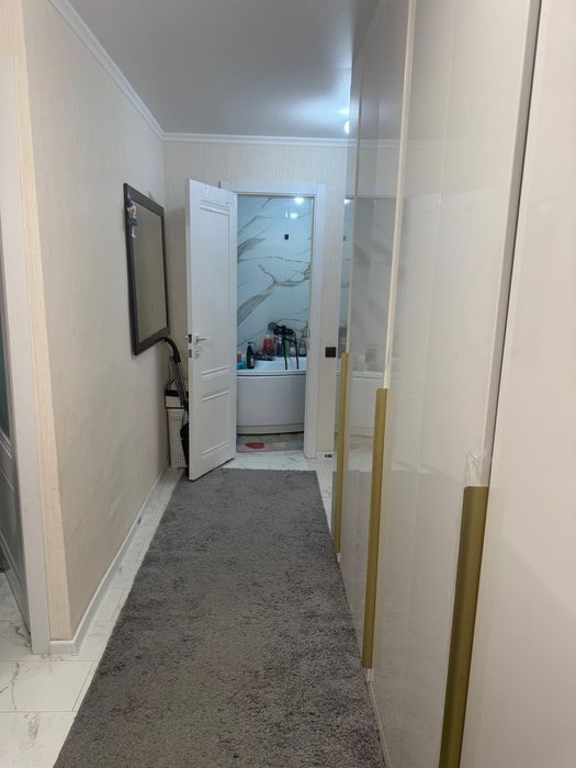 Продам 2 х комнатную квартиру в центре